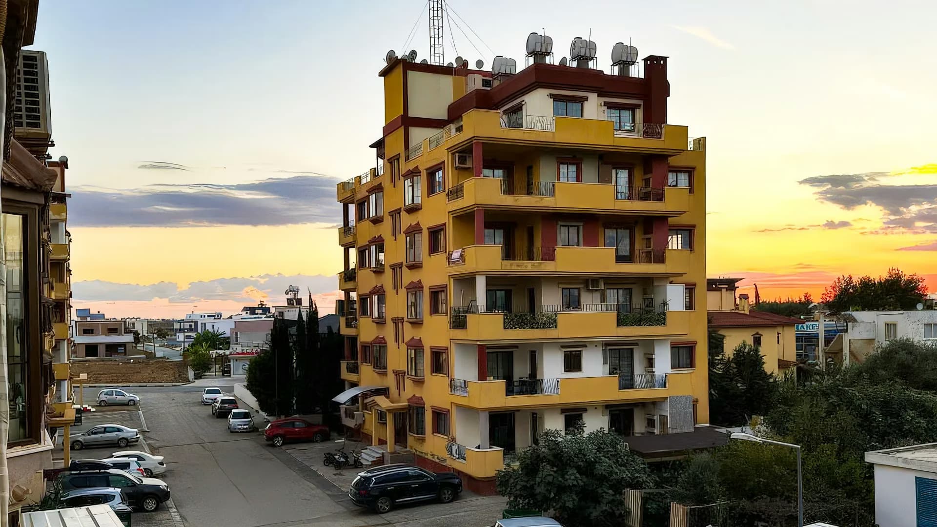 Çiftçioğlu Sokak Apt.