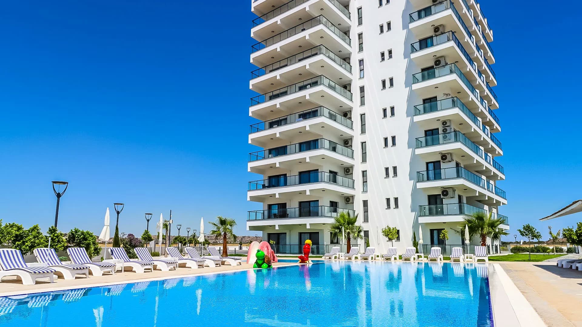 Studio Apartment, CAESAR BLUE