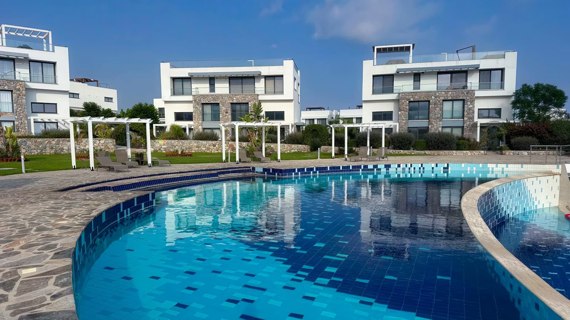 Penthouse, AQUA WEST